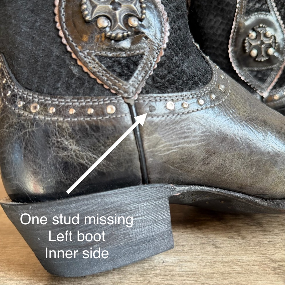 Ariat Desperado Western Boots snip toe antiqued conchos and studs Women’s 8.5 - Picture 6 of 16